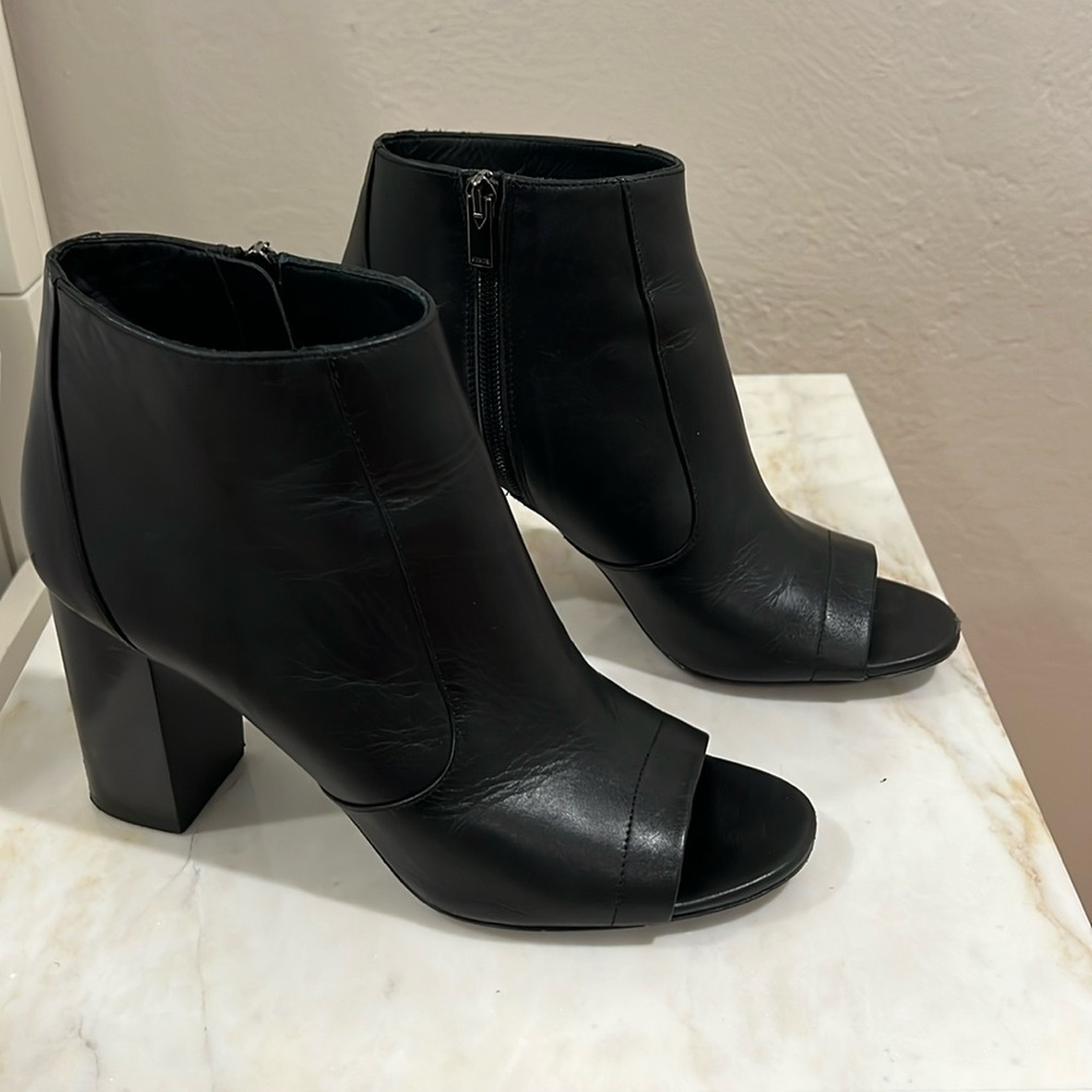 Vince Fionn Open Toe Leather Botie size 9.5M